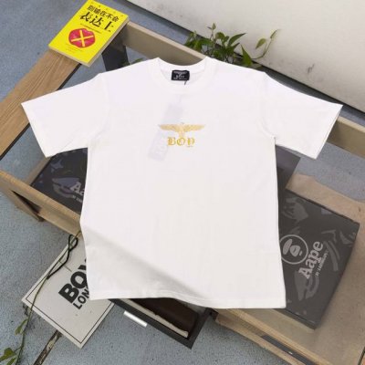 款号 Dg25627 2025新款Boylondon烫金对称老鹰翅膀朋克风Logo图案印花休闲情侣短袖T恤 经典图案设计 朋克不羁 采用250G克重纯棉面料 印