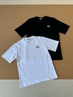 alo 硅胶款基础简约设计短袖Tee 颜色 黑色 白色 尺码 M-3Xl 热爱运动的小伙伴们 Alo 这件纯棉短袖T恤简直是为你们量身定制 纯棉材质赋予它卓越的