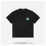 lv 25Ss 扇形半老花刺绣短袖 面料采用230克重精梳棉，定制32支1*1螺纹，成衣两遍水洗处理，面料舒适亲肤无异感，定制定染面料，纺织密度高，垂感佳，不易