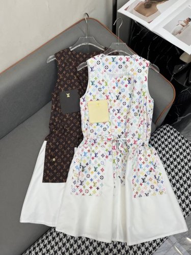 louis Vuitto* 25Ss新款无袖连衣裙 老花图案印花面料拼接装饰 时尚减龄 两色三码Sml