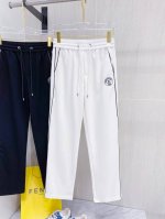 lv# 2025 铜氨丝莫代尔空气层春夏休闲裤子 美学的焕新诠释,演绎浓郁的格调型时尚风范,细节感和设计感强悍.经典品牌标识做为色彩搭配,演绎经典的品牌时尚,为