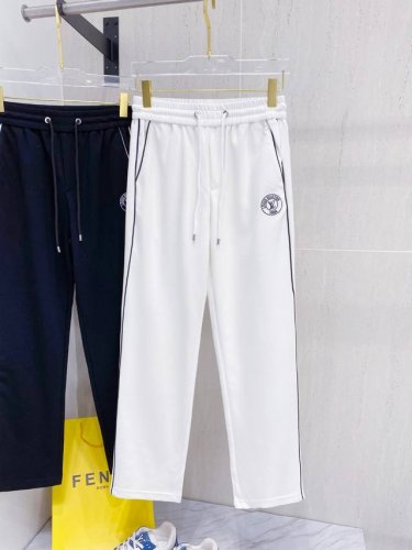 lv# 2025 铜氨丝莫代尔空气层春夏休闲裤子 美学的焕新诠释,演绎浓郁的格调型时尚风范,细节感和设计感强悍.经典品牌标识做为色彩搭配,演绎经典的品牌时尚,为