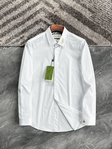 新品 香港洋行渠道货 2025早春新款Gu*Ci男士高端时装款长袖衬衫 通体的造型设计延续时尚复古的路线 此季设计师将标志性蜜蜂元素与双G刺绣元素组合搬到领部及