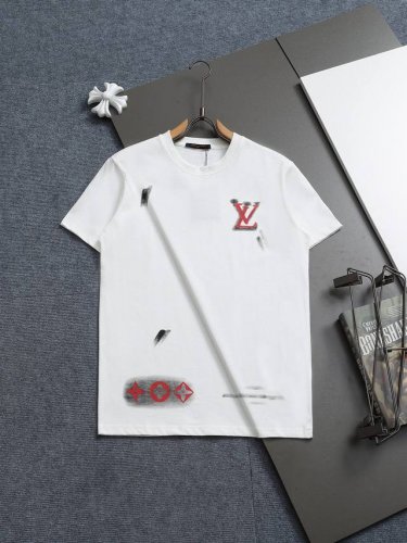 louis Vuitton 路易威登 1V 微宽版型Xs S M L 25Ss 1V 新品专柜走秀款 满印渐变喷墨大Logo短袖T恤，男女同款！短袖不在千篇一律