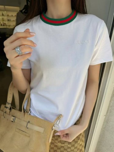 Gucci 古驰 2025Ss新款套装 又一款时尚达人的心头好！细节精致 每一件到手都是惊喜满溢 高级时装工艺 版型绝绝子 不挑身材 实用百搭 舒适与功能相结合
