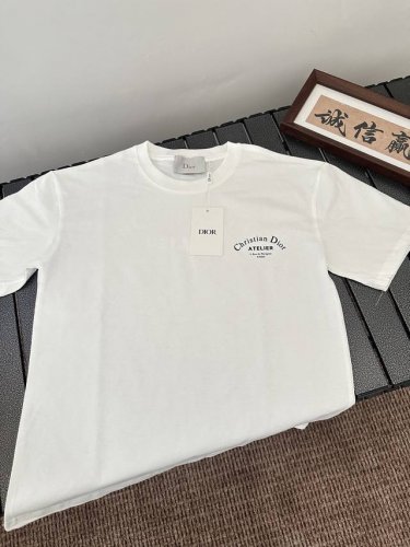 160 dior迪奥男女情侣同款短袖半袖T恤 面料采用260克顶级高密度纯棉面料！双纱加厚重磅面料！手感厚实！质感无敌！ 情侣宽松Oversize版型！