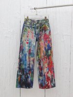 p350 acne Studios 油漆印花牛仔裤 运用先进的3D打印技术，采用高品质的3D冷转移印技术，确保牛仔布料拥有与传统牛仔相同的质地和手感。利用3D打