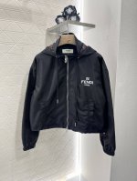 Fend*2025新品上架 连帽防晒外套短裤套装 定制Yb进口环保再生尼龙材质 舒适好穿 挺括有型 连帽防晒外套短裤休闲套装 胸前刺绣字母凸显品牌高级感 配合帽
