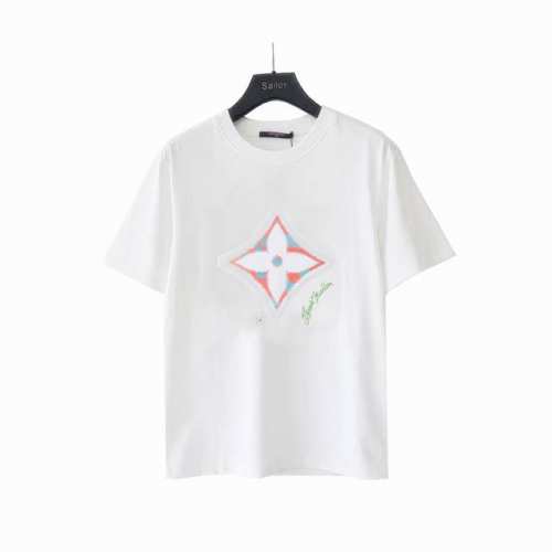 实拍细节图+尺码表 Louis Vuitton 路易威登星星印花刺绣短袖 本款T恤为胸前融入明丽 3Dmonogram 花卉，再以手写体路易威登标识点明品牌身份