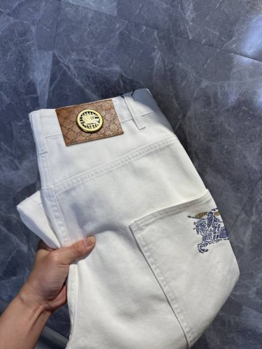 burberry巴宝莉 2025Ss新款原单爆款牛仔裤 直筒宽松版 超级定制款 原版五金 超级重工工艺 版型超赞，细节做工无可挑剔！款式不挑人，做工高档，超强好