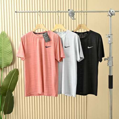 上新 耐克Nike夏季三色锦纶网眼弹力 速干 冰丝爽滑轻薄T恤衫短袖 尺码:M,L,Xl,2Xl,3Xl, 颜色:灰白,黑色,皮粉 高端面料 爆炸开抢 疯狂起来