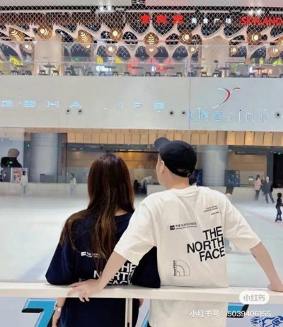 模特图100 专柜品质北面 Thenorthface黑标Ue系列两色镂空竖标圆领短袖T恤男女同款 260G纯棉精梳面料，预缩处理，简洁大方的大尺寸分解印花图案，