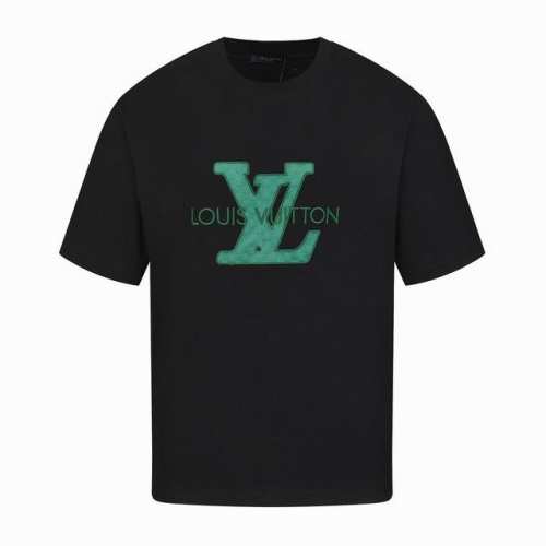 路易威登 Louis Vuitton 夏季新款 经典字母绿色刺绣圆领短袖T恤 非常时髦前卫的一款男女同款短袖 标识Logo图案刺绣修饰 区别于以往的不同 宣示品