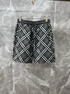 Burberry巴宝莉 2025春夏新款男士休闲短裤 高级定制透气面料 透气微弹舒适度极高 细节无可挑剔 顶级辅料配备 原版五金设计理念 三标齐全 手感细腻柔软