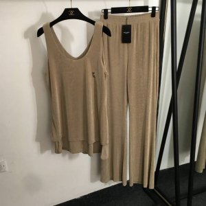 款号20253274 Ysl*新款套装 字母胸针装饰假两件吊带背心+垂坠感阔腿长裤 杏色 灰蓝色 黑色 Sml M码 胸围88 衣长73 腰围64弹力 长109