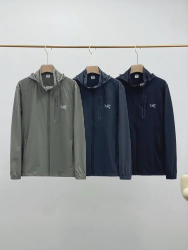 Arcteryx始祖鸟户外系列高品压胶冲锋衣 烟草棕 藏青 深黑蓝 L-5Xl 户外党、城市探索者们集合！今天必须分享一款让我惊艳不已的冲锋衣，轻松拿捏性价比与