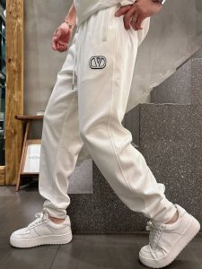 华伦天奴 2025夏季新款铜氨丝莫代尔空气层休闲卫裤，裤身上刺绣标志性品牌标识，客供定制品牌刻印五金配件，彰显品牌格调，100%进口面料精心打造，柔软舒适透气，