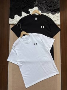 ua安德玛 基础简约Logo 圆领短袖T恤 男女同款 -面料采用260G纯棉面料，达到透而不露的黄金平衡点，完美规避透视尴尬，成衣尺寸稳定，多次机洗仍能保持初始