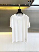 Dio迪奥、2025春夏新品发售短袖T恤，甄选客供进口100%平纹棉材质，经过上百道层层丝滑工艺处理，面料薄而不透，贴身舒适透气，上身舒适度绝对普通纯棉材质可媲