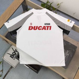 上新 款号 Bm2028 高版本 2025新款Supremeducati联名机车风Logo图案印花休闲情侣速干透气短袖T恤 经典永远不会过时 人手必备款 速干面