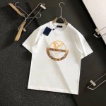 Lv 重磅推荐！Ss夏装新品 专柜在售 经典款历久不衰 最新系列荧光图案Logo短袖T恤 必须人手一件的节奏！进口顶极高密度纯棉面料，极为亲肤舒适 摸上去非常的