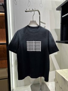 aw 亚历山大Wang七排字母Logo印花图案 通过经典七排改良 版心宽松 小个子可以直接下半生失踪 面料采用32支双纱 100棉 经过洗水 缩水达250克重