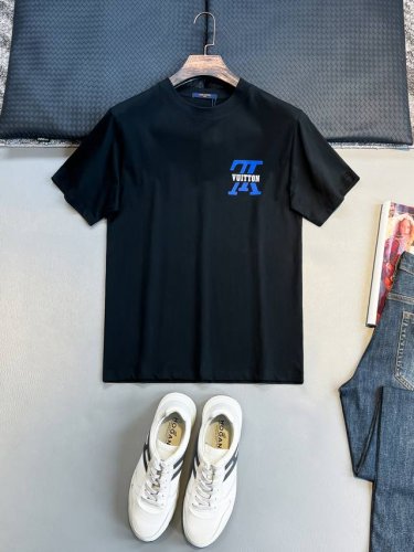 p210-1V25Ss春夏新款平纹针织棉布圆领短Tee，男女同款颠倒字母标识胶印休闲套头短袖T恤衫！贸易公司渠道稀出，领先官网发售！V家新款T恤从面料到设计，都