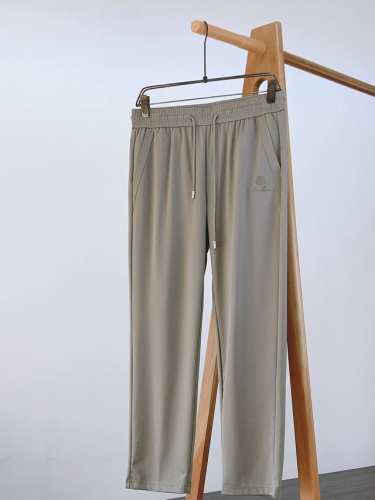 loropiana L. P2610Fw早春新品 Lp 商务户外休闲裤，一上身就是好看 .一定是Lp王牌 ..新款针织弹力纤维内里混纺面料。 上身的立体感十足。