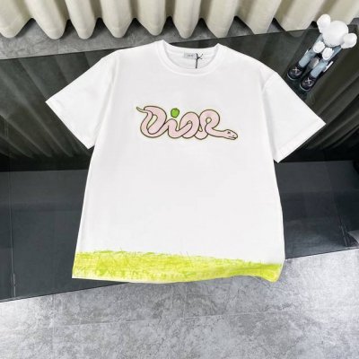 Dior 迪奥 Diorkaws 联名 25年新款蛇年新年限定系列 金蛇献瑞鸿运缠身短袖T恤 面料: 310重磅纯棉，随意对比 采用特定重磅32S精棉平纹针织面