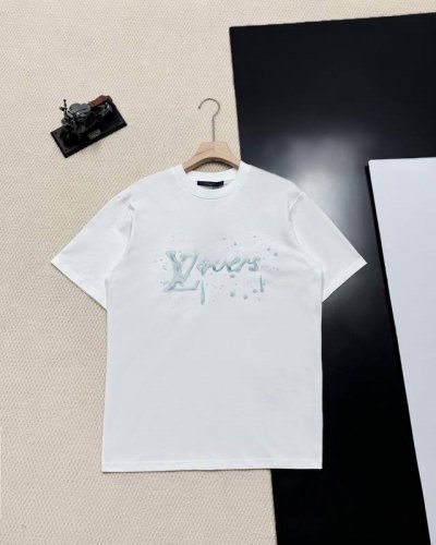 顶级原版 Louis Vuitton路易威登水花字母泪滴印花圆领短袖T恤 Lv直喷字母Logo短T，购入原版开模打造，全套定制辅料，细节决定成败。面料采用实打实