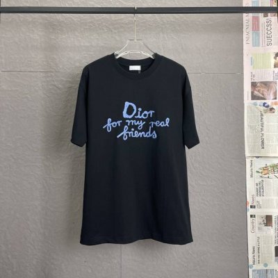 A56 dior迪奥 面料升级 300高克重 2025Ss刺绣罗纹字母圆领短袖 男女同款T恤宽松版型 这款T恤展示来自Di0R 联名系列的Di0R For My