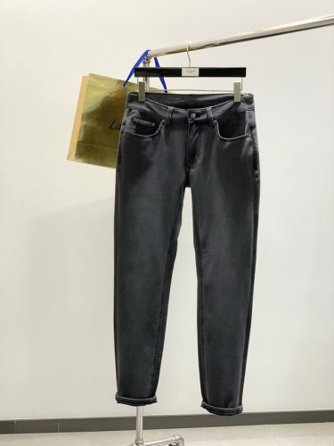 意大利神狮 时尚品牌 2025春季新品 时尚休闲水洗牛仔裤 专柜同步有售 原单狠货 采用进口原版面料 独特设计 配色高雅高级 内里细节可圈可点 顶级印花工艺字母