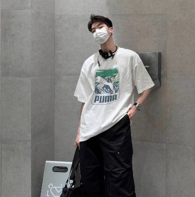 上新 标志Logo 化繁为简 puma 彪马极简的设计转化为服装语言 就如这件基础短袖T恤 有着极其细腻的面料质感 平淡中无处不透入极简高级质感 简单 个性 品