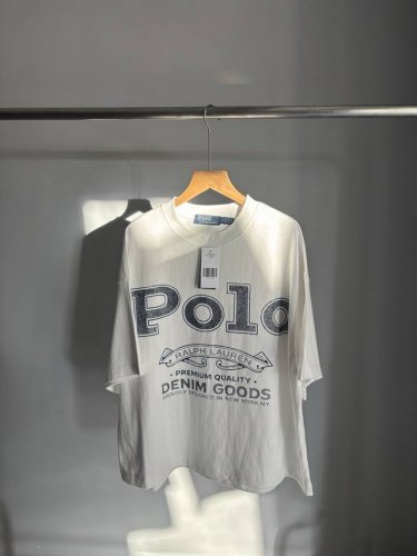 0535 Ralph Lauren 拉夫劳伦女装 25年早春徽标棉质平纹针织T恤Rl26414 这款棉质平纹针织圆领T恤 采用大号方正版型水洗工艺，正面印有经典