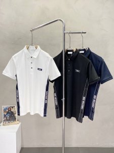 dior迪奥独家专供新款原单男士休闲Polo短袖 高端定制 高端版本 时尚百搭爆款进口面料 手感超柔软细腻 穿着亲肤舒适 高端精品 代工厂P精细做工 上身非常赞
