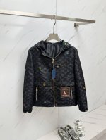 Lv 夹克外套 意大利进口面料时尚夹克外套。欧洲专柜同步，上身更随意大方，专柜原版五金奢华高档定制配饰新作！奢华品牌特质Logo点缀设计，市场最高品质出货、原版