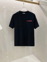普拉达 2025早春新款男女同款短袖T恤，！定制专属纯棉面料，定制原版工艺螺纹，胸前重工字母Logo工艺设计！简约大方，从容百搭，档次极高，完美融入时尚还有风情