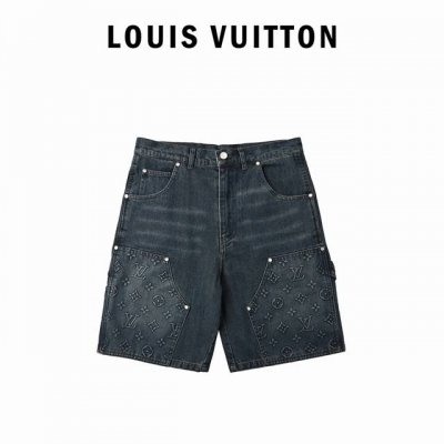 louis Vuitton 路易威登 压花纹老花工装牛仔短裤 驴家23Ss新款牛仔短裤将Monogram压纹口袋融入悠闲工装轮廓 可与同款工装裤共筑潮流造型 亦