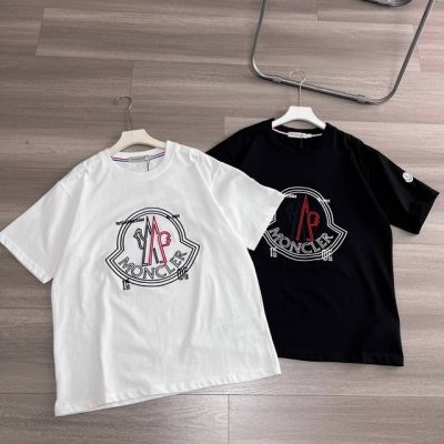 moncler 蒙口两色红蓝白黑拼色立体大标刺绣标情侣款短袖T恤 moncler蒙口短袖T恤的价格p其实蛮有优势的 去过专柜的应该都知道蒙口的价格p不会比Guc