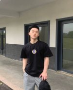 Lulu 新款字母印花双层重工短袖T桖 字母图案不管是T桖还是卫衣都是每年的爆款单品 前幅大面积印花采用大康丽数码印花机直喷 成本极高 经过多次的调试打版图案色