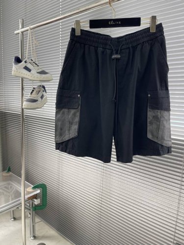 balenciag 25Ss休闲工装短裤 奢华经典品牌原版Logo配饰 热销款 身穿着非常舒适 低调不失奢华 穿出去非常有档次 裤型款式和裁剪亦无需多言 上身精