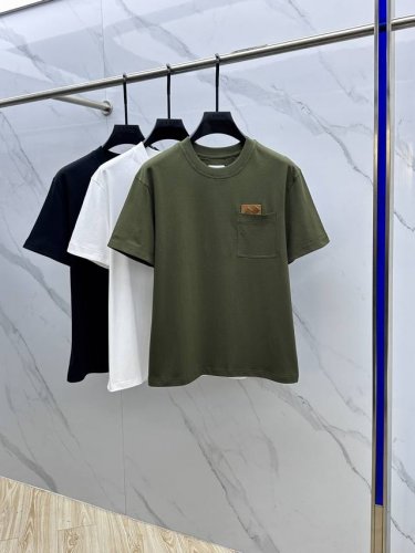 Bv*葆蝶家 2025Fw春夏新品圆领打底外穿T恤 立体感Logo微廓形半袖纯棉打底 手感面糯有骨感 柔而有韧性 工艺处理 韧性和抗皱性能得到大幅度提高 微廓形