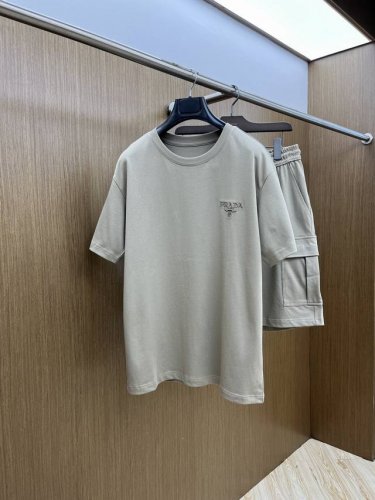 套 pd 2540Ss夏季新品休闲套装 独家定制卫衣棉面料 明星最爱时装味休闲套装 简单大方 刺绣织带设计 工艺设计 干净利落剪裁 都市风十足 可供独家顶级定制
