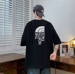 新款北面Tnf前后印花短袖 潮流感满满 背后北面印花设计 胸前经典北面Logo小标 更是个性十足 Oversize宽松版型 中性风格 男生女生都可以随意驾驭 也