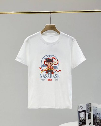上新！定制款哪吒魔童降世联名款！夏季新品情侣款圆领短袖T恤 面料采用法国进口的纯棉面料，质感细腻饱满，上身亲肤有型！男女同款！ 尺码：S-3Xl 颜色：黑色 白