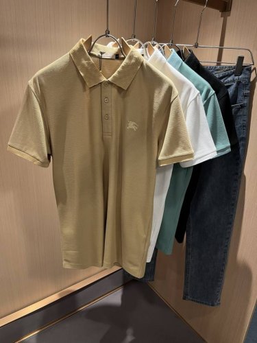 bur*Erry 巴*莉 2025春夏新款男士短袖Polo衫，品牌最新设计元素！既不单调也不复杂,恰到好处的展现品味！客供顶级定制珠地棉面料！舒适吸汗透气根本不