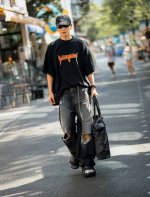 纯原臻品 顶级原版复刻 Balenciaga巴黎世家 Ss22 Logo印花宽松休闲平纹针织短袖T恤 情侣款 黑色 想要和爱人一起走在时尚前沿？Balencia