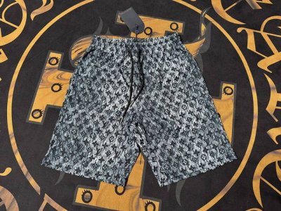 louis Vuitton Logo精致升级，灵感源自八十年代复古 原版面料 官方同款 短裤 定制面料 同缸染面料 手感非常舒服 春夏最新砖柜同步 时尚又个性