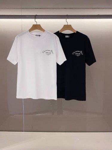新品 香港洋行渠道货，官方同步售卖款，明星级人气限量单品！！2025春夏新款Di*R Homme Atelier 圆领棉质短袖T恤 元素性的Logo凸显时尚魅力