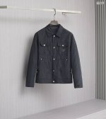 P420 8819Prada 2025Ss早春新款发布漂亮的翻领夹克外套，春款外套！穿上就是舒适自在又显瘦的存在，慵懒而随性，结合干净简单的色系就特别耐看，适合